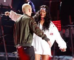 Rihanna And Eminem Share A Hug After Their Mtv Awards Performance Eminem Eminem Photos Mtv Awards