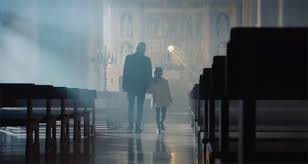 Andrea holding his daughter, virginia at a fundraiser. Andrea Bocelli Performs Ave Maria Next To His 8 Year Old Daughter Virginia Klipland Com