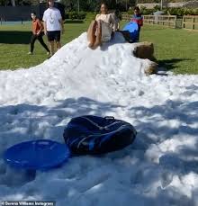 In the next clip, williams is showing olympia footage from one of her previous matches at the u.s. Serena Williams Has A Blast Sledding On Fake Snow In Florida As Daughter Alexis Gives Her A Push Aktuelle Boulevard Nachrichten Und Fotogalerien Zu Stars Sternchen