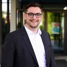 Erst mit der zeit begann zwingli selbst, seinen vornamen zu huldrych (auch huldreich oder huldrich) zu verändern; Locher In Der Personensuche Von Das Telefonbuch