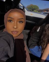 Zaina Khan (@zainaaak)