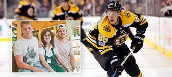 David pastrňák bio & family. Pastrnak Vydelava Stamiliony Ale Jeho Mama Dal Prodava V Potravinach Blesk Sport