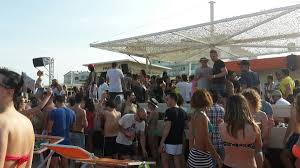 Ammobiliato e dotato di cassaforte, telefono,. Papeete Beach Beach Bars Via Iii Traversa 281 Milano Marittima Ravenna Italy Restaurant Reviews Phone Number