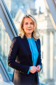 Sie war unter bundeskanzler schmidt staatsministerin. Fdp Politikerin Teuteberg Lasst Uns Das Wort Frauenforderung Tilgen