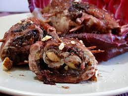 (2) infine arrotolate la fetta di petto di pollo su se stessa formando un involtino. Involtini Di Pollo Al Radicchio