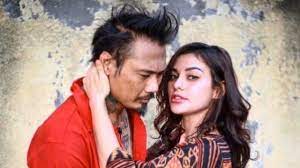 Selain menjadi model, istri jerinx sid ini juga menjual jasa untuk mempromosikan barang atau produk. Didesak Untuk Cerai Begini Jawaban Istri Jerinx Sid Patrolipost