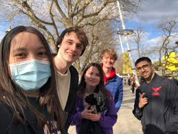 me and my friend met tommy wilbur and vikkstar yesterday!! im purple hoodie  girl :) : r/tommyinnit