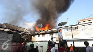 Kebakaran pasar kambing tanah abang, asap hitam mengepul dari area gedung. Kebakaran Dahsyat Hanguskan Ratusan Rumah Di Tanah Abang 4 Tahun Lalu News Liputan6 Com