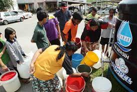 Kerja membaik pulih paip air terawat di lra ssp1 yang pecah semalam, siap sepenuhnya pada 8 pagi tadi. Penduduk Peniaga Siap Sedia Hadapi Gangguan Bekalan Air Esok Semasa Mstar