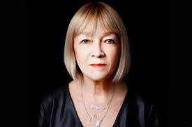 Dara Lynch's Instagram, Twitter & Facebook