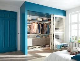 Ne laissez plus vos vêtements se languir dans le noir. Dressing 12 Solutions Pour Le Cacher