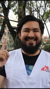 ¿Sabes qué pasa en un minuto?, En un minuto, asistimos a personas heridas  de guerra, vacunamos contra el sarampión, y tratamos a niños con  desnutrición., No hay tiempo que perder, ingresa al link en ...