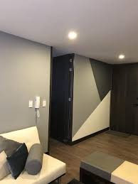 Cara mempercantik dinding ruang tamu dengan konsep bingkai hitam putih keindahan dalam ruang tamu adalah hal yang. 14 Idea Corak Geometri Untuk Feature Wall Rumah Cat Sendiri Je Cantik Sangat Ilham Media