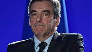 François fillon a choisi mercredi de se maintenir dans la course à l'elysée malgré sa possible mise en examen, une décision qui alimente la division à droite avec de premières défections, dont celles de bruno le maire et des centristes de l'udi. Soupcons D Emplois Fictifs Les Deux Enfants Fillon Ne Sont Pas Mis En Examen L Express
