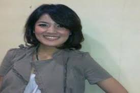 Nindy ayunda dan suami, askara parasady harsono (kolase instagram) saya hanya ingin bertanya, apa yang terjadi?, tuturnya. Nindy Qibil Hobi Maraton Nonton Film