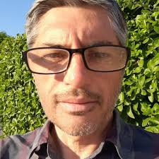 GRAVE: FUNCIONARIO DE JORGE MUKDISE, DR. RAÚL LORENZO GOLPEÓ AL PERIODISTA JOSÉ  JUSTEL POR HACER PERIODISMO DE INVESTIGACIÓN 📍La decadencia política total  de Las Termas; desde el equipo que hace #ElTermeño, enviamos