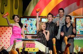 An 'icarly' revival featuring original stars miranda cosgrove icarly revival ordered at paramount+ streaming service; Miranda Cosgrove Shares 1st On Set Photos Of Icarly Reboot Gma