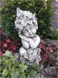 Schon im alten rom und dem antiken griechenland war es üblich, die gärten mit skulpturen und figuren der. Blutentrolle Garten Elfen Und Feen Aus Stein Steinfiguren Garten Steine Gartenfiguren
