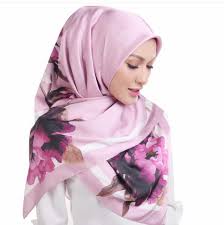 Beza tudung saya dengan orang lain sudah tentulah dari segi kualiti dan design. Khidmat Cetak Tudung Jenama Sendiri Design Craft Others On Carousell