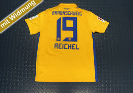 Auch beim auswärtstrikot der eintracht aus braunschweig setzt man auf ein schlichtes design. Ken Reichel Eintracht Braunschweig Trikot