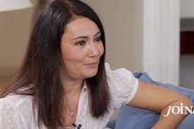 Επισκόπηση σειράς επεξεργασία κώδικα. H Hrw Moykioy Egkateleipse Kosmikh Zwh Kai A8hna Gia Xarh Toy Erwta H Apopsh