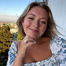 Stephanie Murray's Instagram, Twitter & Facebook