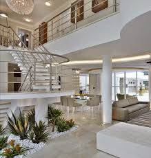 İç tasarım ve dekorasyon bir iç yapının bazen tamamen bazen de küçük farklılıklar yaparak çeşitli şekillerde tasarım ve sunum. Ev Dekorasyonu Luks Evler Ev Plani Modern Ev Tasarimi