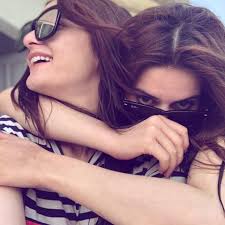 Meri Hani Friend Poses Photography Sisters Photoshoot Poses Sisters Photoshoot Before scrolling down to selfie poses ideas i recommend you to read these interesting tips & tricks for selfies, follow these do's and don'ts and you will receive positive feedback. pinterest
