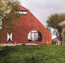 Das schöne haus, das hier auf uns wartet, wurde als haus des jahres 2014 ausgezeichnet und steht auf einem 5000 quadratmeter großen grundstück, das umgeben ist von seen, die zum baden und spazierengehen einladen. Hauser Awards Gewinner Ist Ein Luckenbusser In Munster Welt
