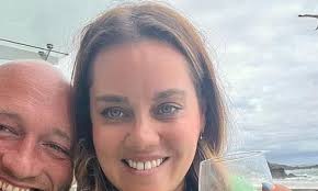 Inghilterra, infermiera di 39 anni morta dopo malore improvviso durante  l'encomio al funerale del suocero: infarto