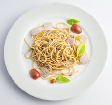 Spagheti Auf Weisen Teller Und Weisen Hintergrund Foodfotografie Teller