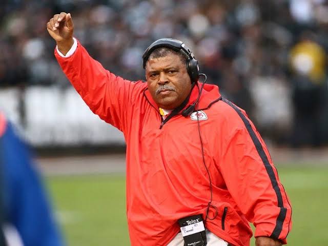 Romeo Crennel: Path to NFL runs through Knox | Article | The United States  Army