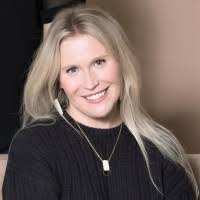 Caitlin Potts's Instagram, Twitter & Facebook