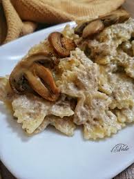 L' autunno è il loro periodo: Primo Piatto Con Crema Di Funghi E Ricotta Semplice E Saporito