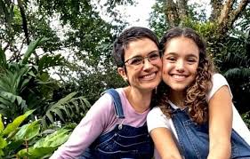 Andréia sadi mostra presentes enviados por sandra annenberg. Sandra Annenberg Celebra Formatura Da Filha Elisa No Ensino Medio Muito Orgulho F5 Noticia