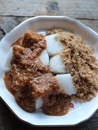 Di samping menyediakan kuah lodeh dan lontong di sini, saya juga sediakan sambal ikan untuk dimakan dengan nasi impit. Sambal Kelapa Aka Sambal Nyor Nasi Impit Kelantan Azie Kitchen