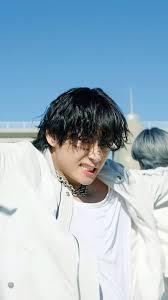 He is the bts member with the most combined streams on melon and genie , and the most combined digital points on gaon. 322477 V Bts On 4k Phone Hd Wallpapers Images Backgrounds Photos And Pictures Mocah Hd Wallpapers