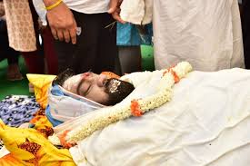 Actor jaggesh backs arjun sarja & reacts on sruthi hariharan's #metoo allegation. Chiranjeevi Sarja S Funeral Fans Friends Bid Final Farewell To Sandalwood Star