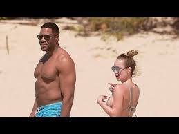 Michael anthony strahan is an american television personality, journalist and former professional football player who was a defensive end an. Michael Strahan Wife Is The Former New York Giants Star Married