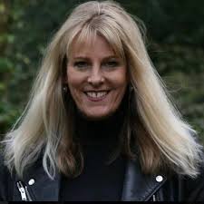 Loving, resilient, beautiful, generous, and a firecracker": Diane Cooke a  journalistic force of nature