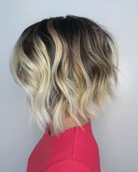 Se si hanno i capelli mossi, il taglio medio sarà perfetto. Tagli Di Capelli Mossi E Medi Per Il 2019 Da Non Perdere