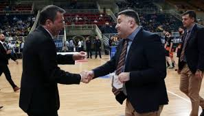 Αυτόσ ειναι ο ταβερνιαρησ υποστρατηγοσ τησ φιλανθρωπησ ελ.ασ που ξετιναξε τη γιαγια. Makh Kai O Santos Taberniarhs Htan