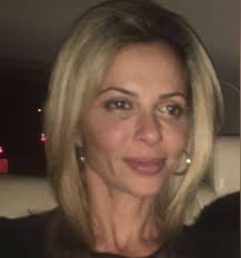 אלמנות את הפוסט הזה, התחלתי לכתוב בבוקרו של ערב חג השבועות האחרון. כמה שעות  לפני שבכל בתי הכנסת היו אמורים לקרוא את מגילת רות, מגילה שמציגה אלמנה  מעוררת השראה, שהצליחה לשנות מציאות