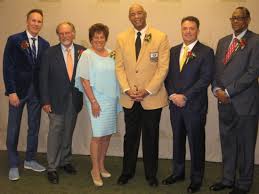 Police say former nfl player kellen winslow ii spent months targeting older women for crimes, including two women he kidnapped and raped. Https Www Heraldstaronline Com News Local News 2017 04 Kellen Winslow Sr Offers Advice On Life At Fus Barons Club Event