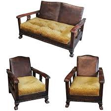 Colonial american furniture style is graceful, refined, and full of purpose. 1920s Dutch Colonial Suite Of Furniture Living Room Set Of Sofa And Two Chairs At 1stdibs
