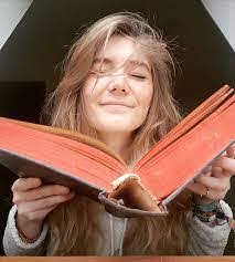 Abbie Almond's Instagram, Twitter & Facebook