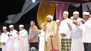 Habib syech abdul qodir assegaf. Asamasam Bershalawat Habib Syech Nyalakan Flash Hpnya Sambil Lantunkan Lagu Religi Ini Banjarmasin Post
