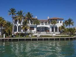 Biscayne Bay Setting Waterfront Mansion Featured In Kourtney And Kim Take Miami Mansions Miami Houses Miami Mansion