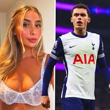 برنان جانسون هافبک تاتنهام با لیلی فیلیپس بازیگر فیلم پورن که دسامبر گذشته  با خوابیدن با 101 مرد در 24 ساعت رکورد جهانی ثبت کرد، وارد رابطه شد.