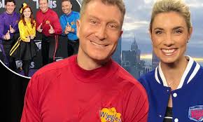 Pryce announced the initial news of the pregnancy with wife lauren, who plays dorothy the dinosaur, on instagram as part of the weekend's father's day celebrations in september 2020. Wiggles Star Simon Pryce S Wife Lauren Hannaford Reveals Difficult Decision To Leave Band Daily Mail Online